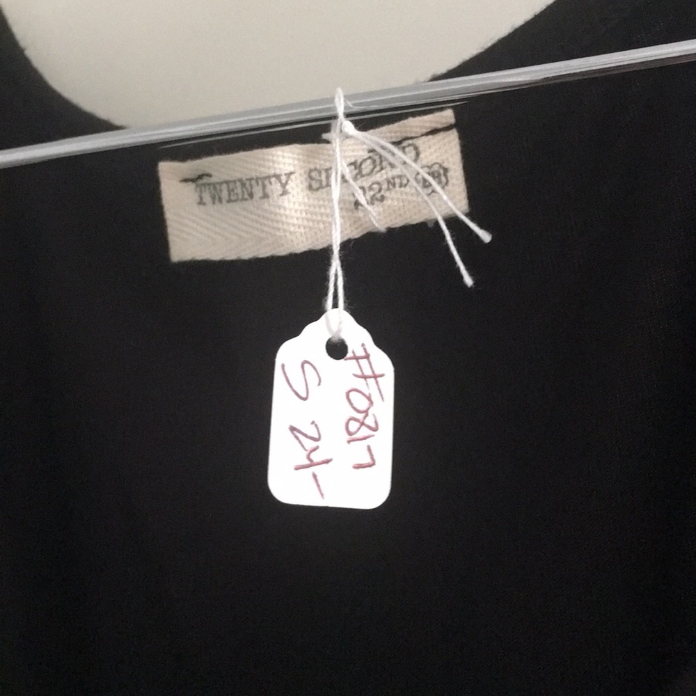 Cold Shoulder top - Picture 4 of 5